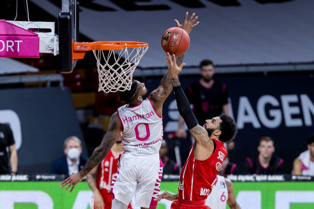 两位球员在 两位球员在